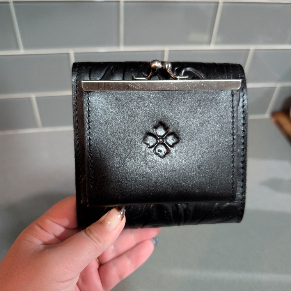 100% Leather Patricia Nash Tooled Bifold Wallet - Picture 2 of 12